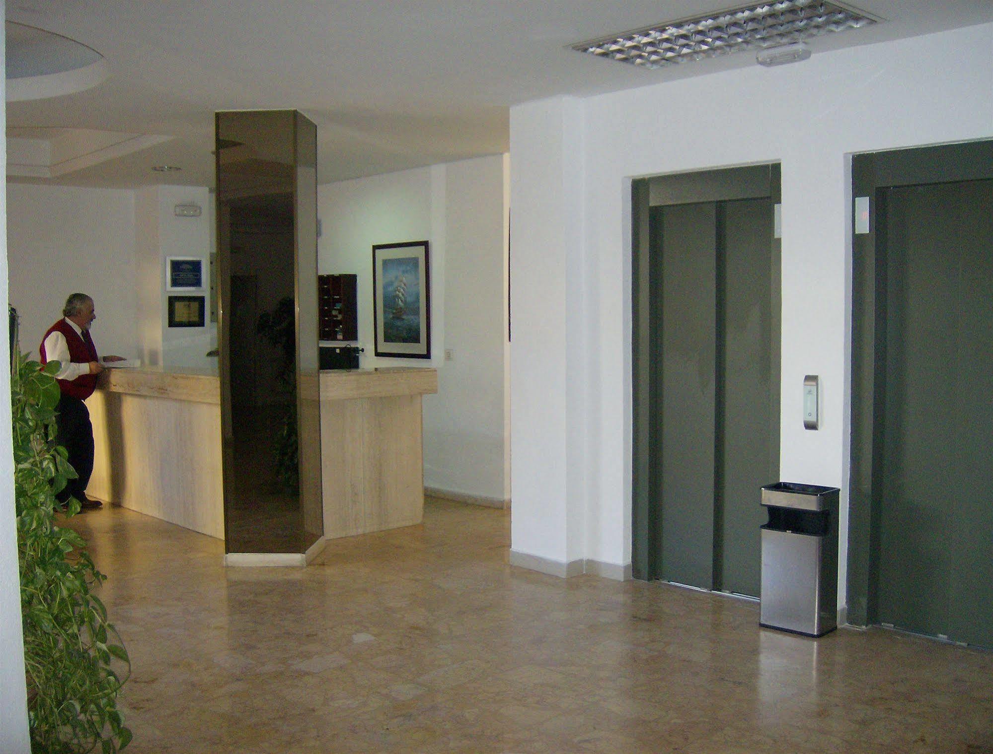 Apartamentos El Velero توريمولينوس المظهر الخارجي الصورة
